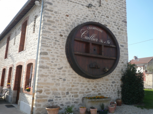 Facade tonneau maison champagne Cuillier Père et Fils